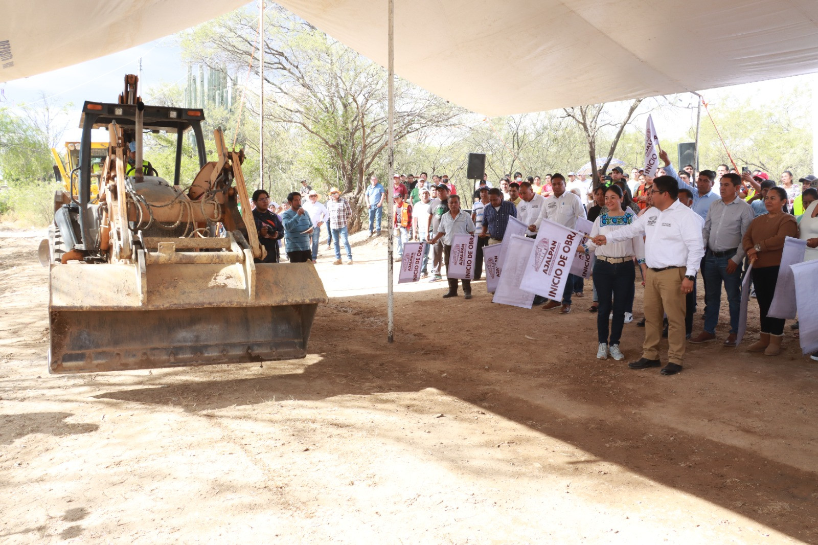 DAN BANDERAZO DE SEXTA OBRA, EN LA COLONIA SOLEDAD, EN MENOS DE 100 DÍAS DE GOBIERNO DE AJALPAN